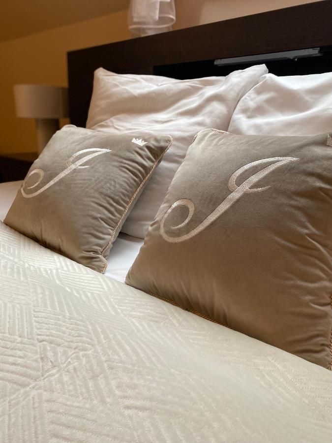 Palac Jablonowo Bed & Breakfast Ujscie Bagian luar foto