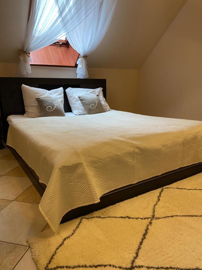 Palac Jablonowo Bed & Breakfast Ujscie Bagian luar foto