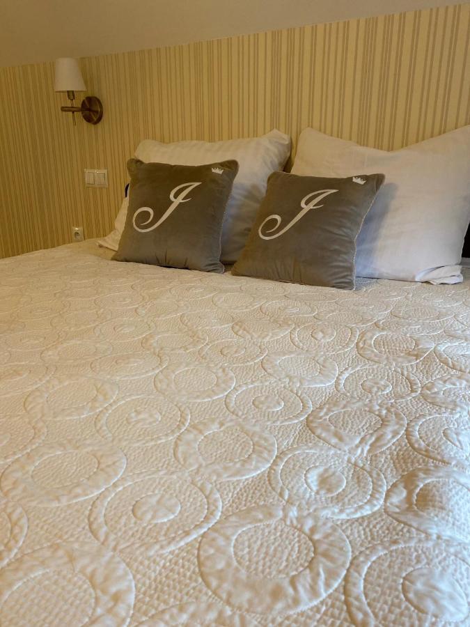 Palac Jablonowo Bed & Breakfast Ujscie Bagian luar foto