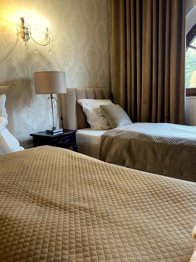 Palac Jablonowo Bed & Breakfast Ujscie Bagian luar foto