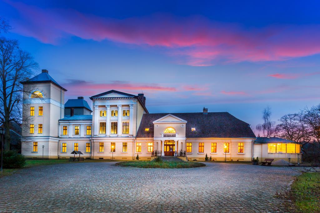 Palac Jablonowo Bed & Breakfast Ujscie Bagian luar foto