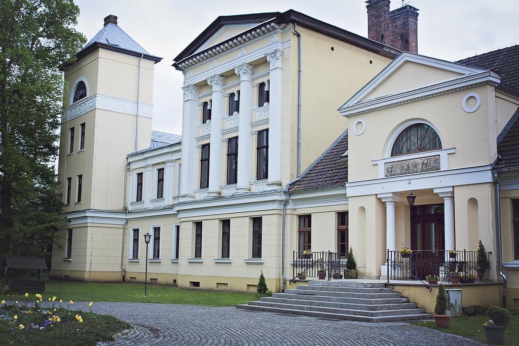 Palac Jablonowo Bed & Breakfast Ujscie Bagian luar foto