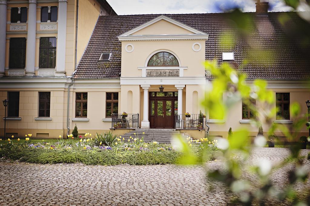 Palac Jablonowo Bed & Breakfast Ujscie Bagian luar foto