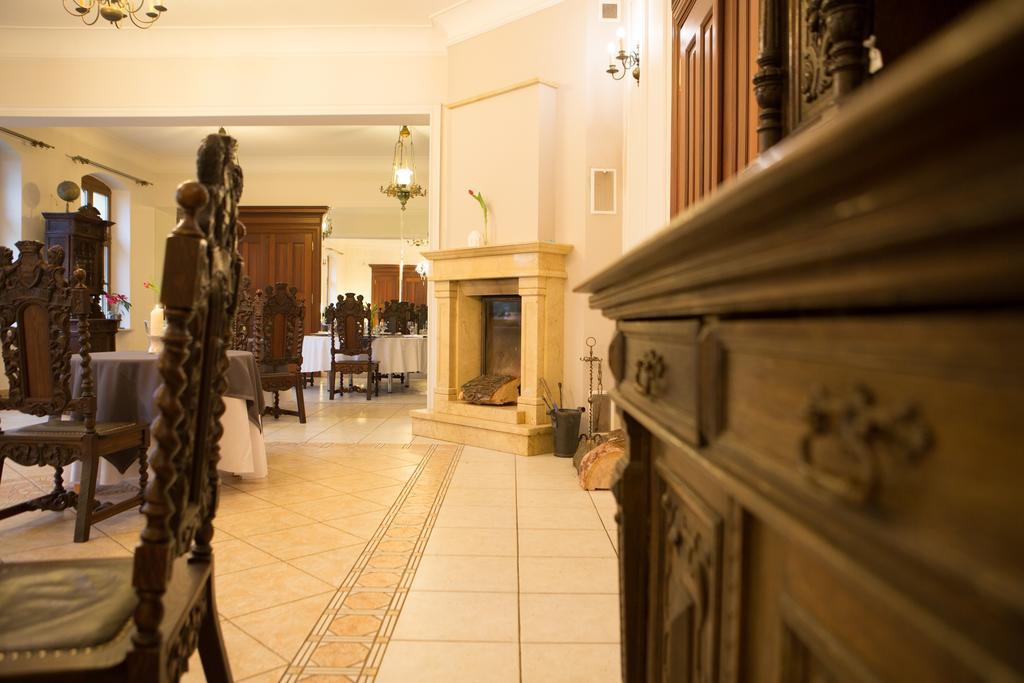Palac Jablonowo Bed & Breakfast Ujscie Bagian luar foto